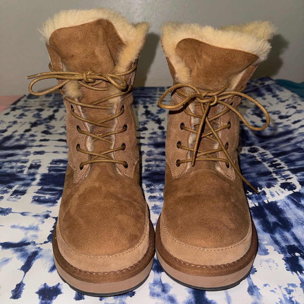 AUTHENTIC AU & MU Australia boots size 8